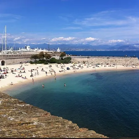 Balcon, Centre Ville, Proximité Plages, Commerces, Restaurants, Musées... *