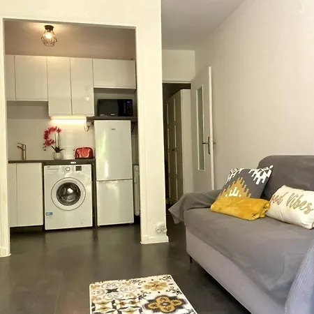 Appartement Balcon, Centre Ville, Proximité Plages, Commerces, Restaurants, Musées...