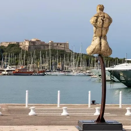 Appartement Balcon, Centre Ville, Proximité Plages, Commerces, Restaurants, Musées...