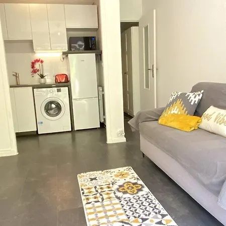 Apartment Balcon, Centre Ville, Proximite Plages, Commerces, Restaurants, Musees... Antibes