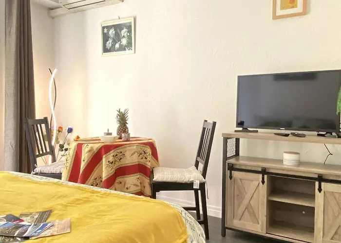 Balcon, Centre Ville, Proximite Plages, Commerces, Restaurants, Musees... Apartment *