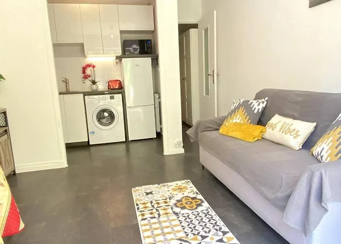 Apartment Balcon, Centre Ville, Proximite Plages, Commerces, Restaurants, Musees... Antibes