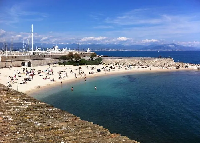 Balcon, Centre Ville, Proximite Plages, Commerces, Restaurants, Musees... *