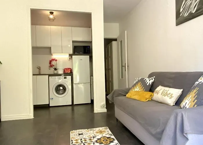 Apartment Balcon, Centre Ville, Proximite Plages, Commerces, Restaurants, Musees...