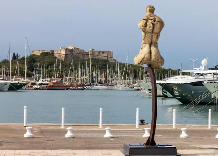 Apartment Balcon, Centre Ville, Proximite Plages, Commerces, Restaurants, Musees...